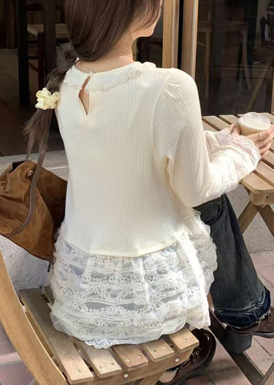 T-Shirt mit Patchwork-Knopfleiste und Frühlingsspitze in Beige