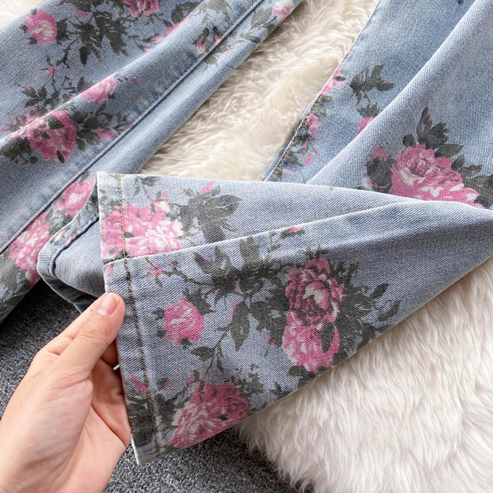 Damen Jeanshose mit weitem Bein und Rosen-Print, Blau AR1016