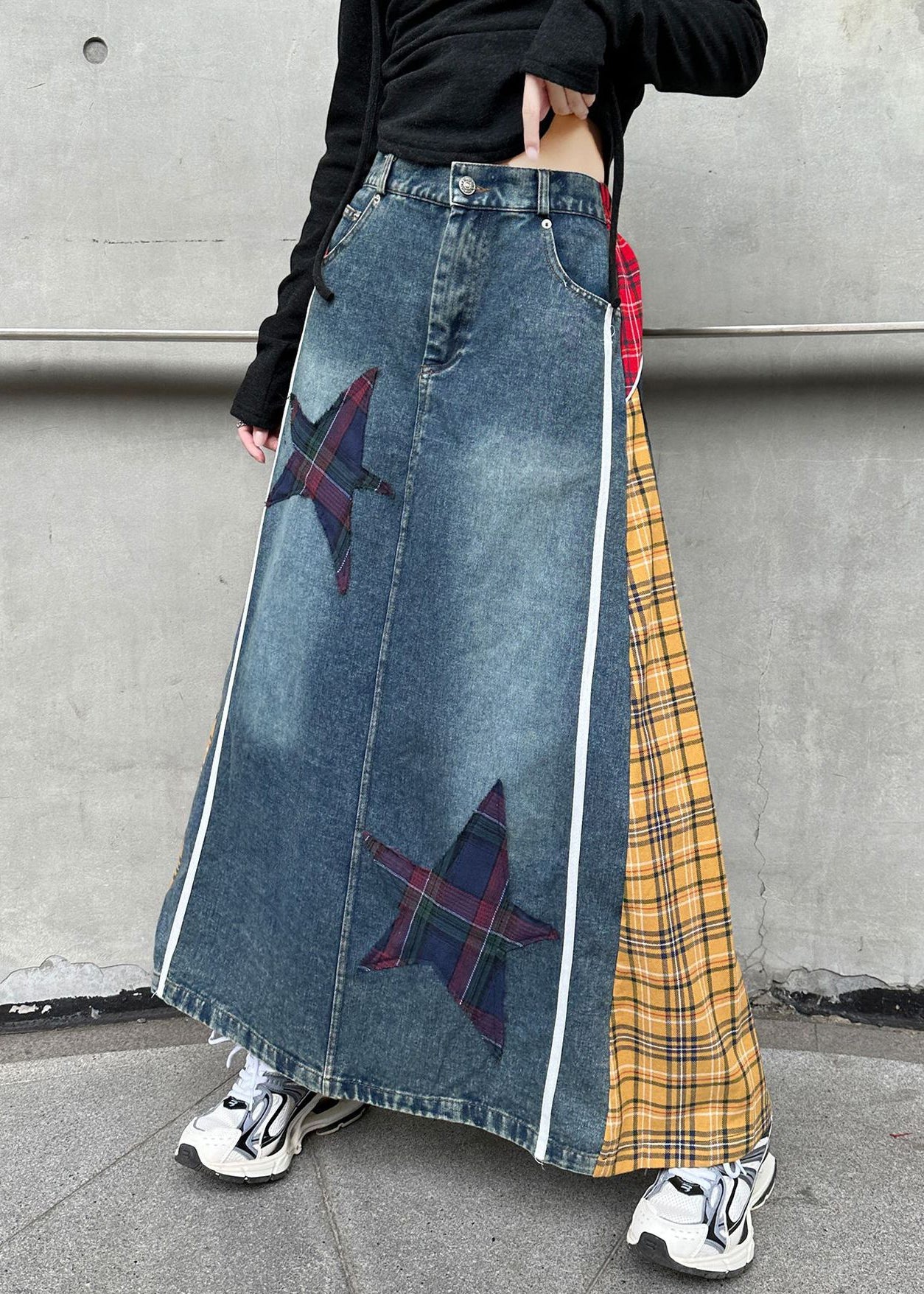 Jupes en jean jaunes à taille haute et boutons à carreaux