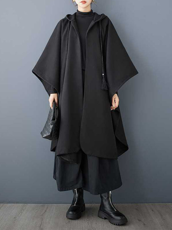 Stilvoller schwarzer Trenchcoat mit Kapuze, Kordelzug, Quastentaschen, Reißverschluss und Fledermausärmeln TW007