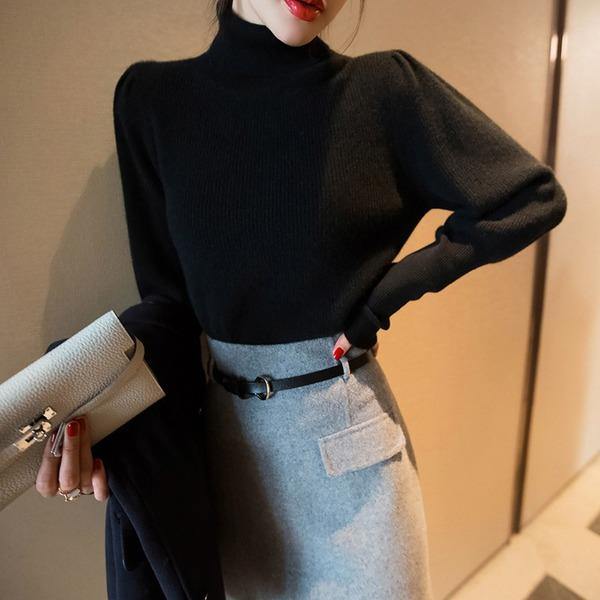 Pull en tricot noir élégant à col roulé et manches longues bouffantes TW001