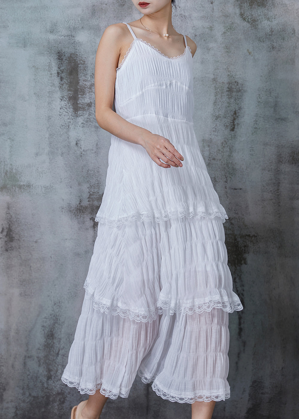 Robe blanche à bretelles spaghetti en coton patchwork froissée pour l'été QA1024