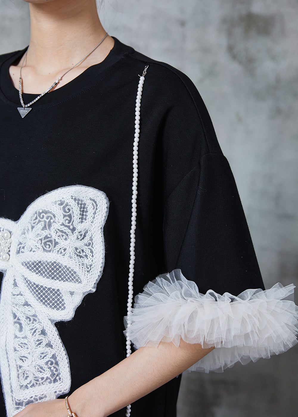 Moderne schwarze Patchwork-Baumwolltops mit bestickter Schleife für den Sommer QA1019