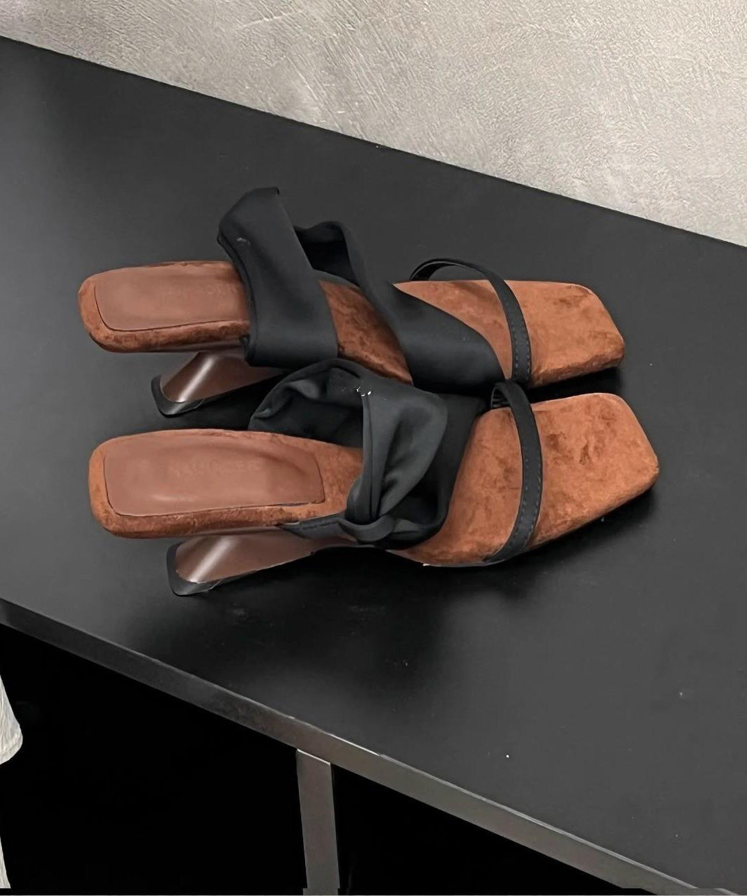 Sandales abricot à bout rose 2025 en similicuir avec brides à boucle