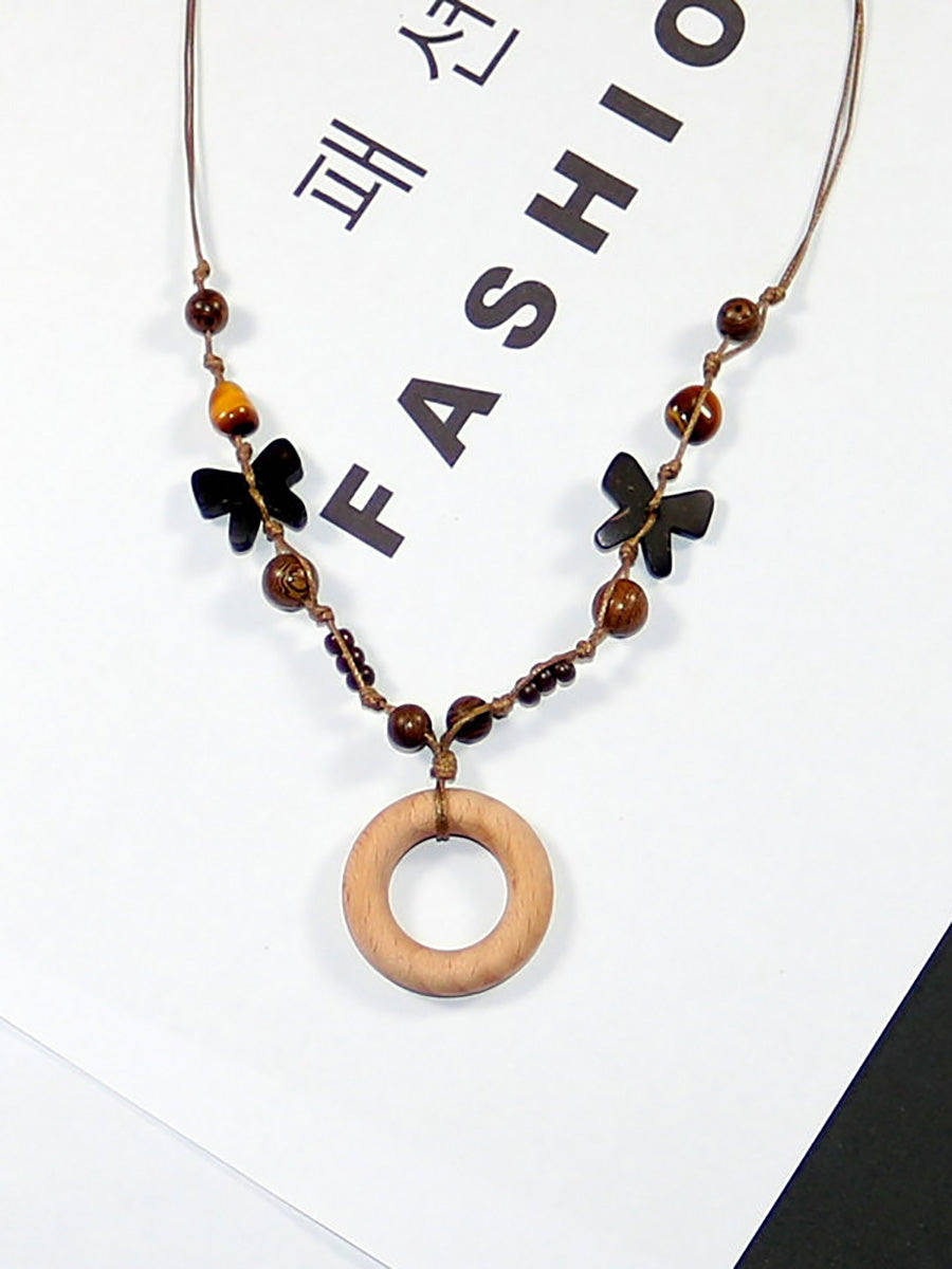 Collier femme en perles artistiques avec papillon en bois