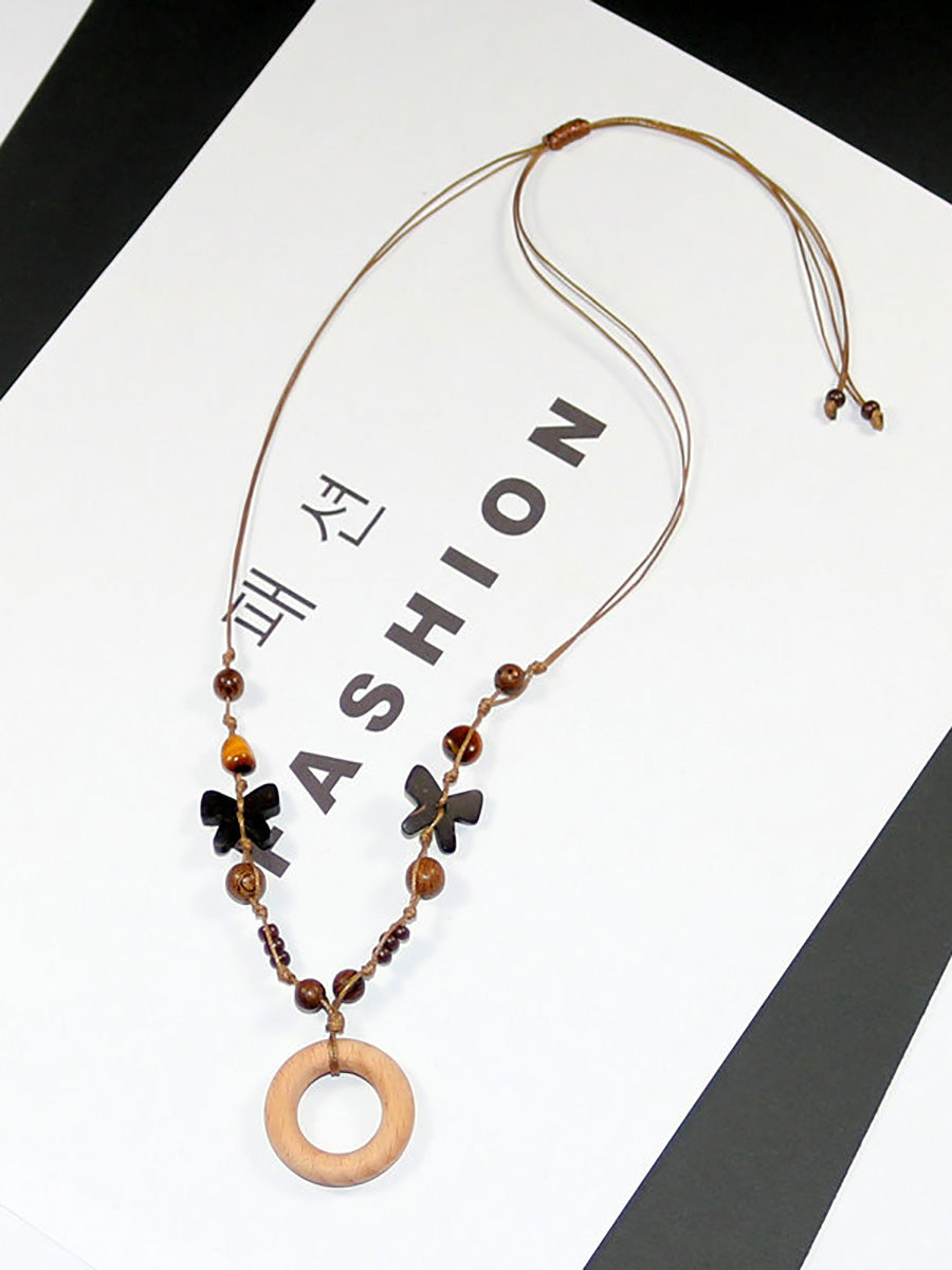 Collier femme en perles artistiques avec papillon en bois