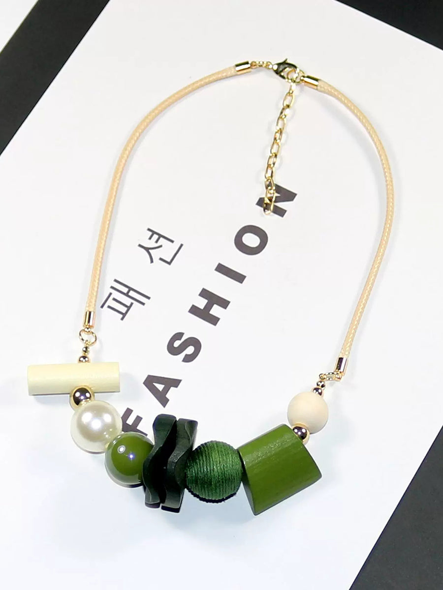 Collier géométrique artistique pour femme avec pendentif en bois