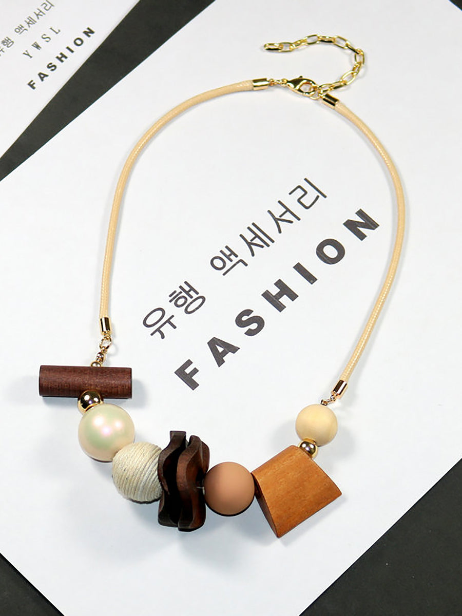 Collier géométrique artistique pour femme avec pendentif en bois