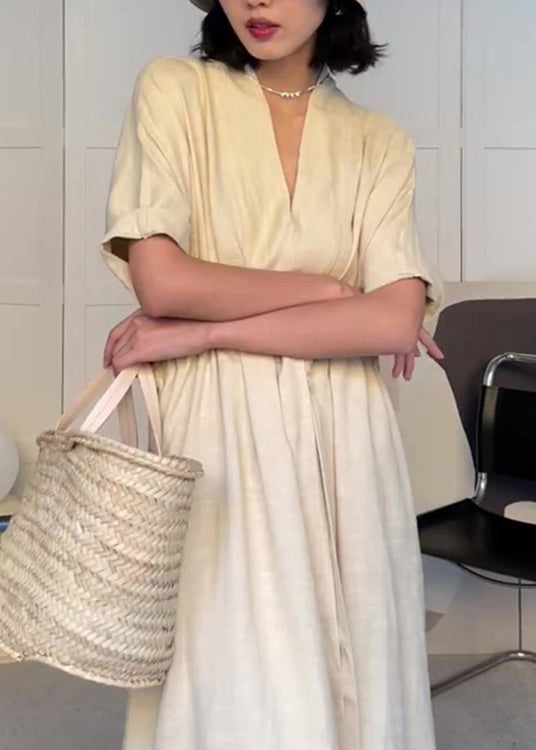 Modernes Sommerkleid aus Baumwolle in Beige mit V-Ausschnitt und Taschen