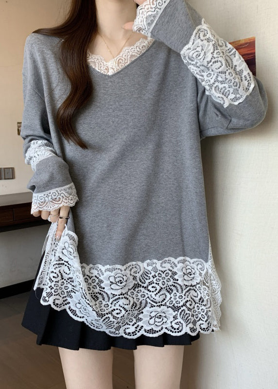 Französisches graues T-Shirt aus Baumwolle mit V-Ausschnitt und Spitze im Patchwork-Stil, Frühling, TW011