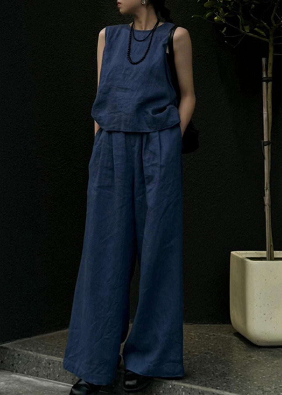 Ensemble deux pièces gilet en lin bleu et pantalon large sans manches pour femme AN1026