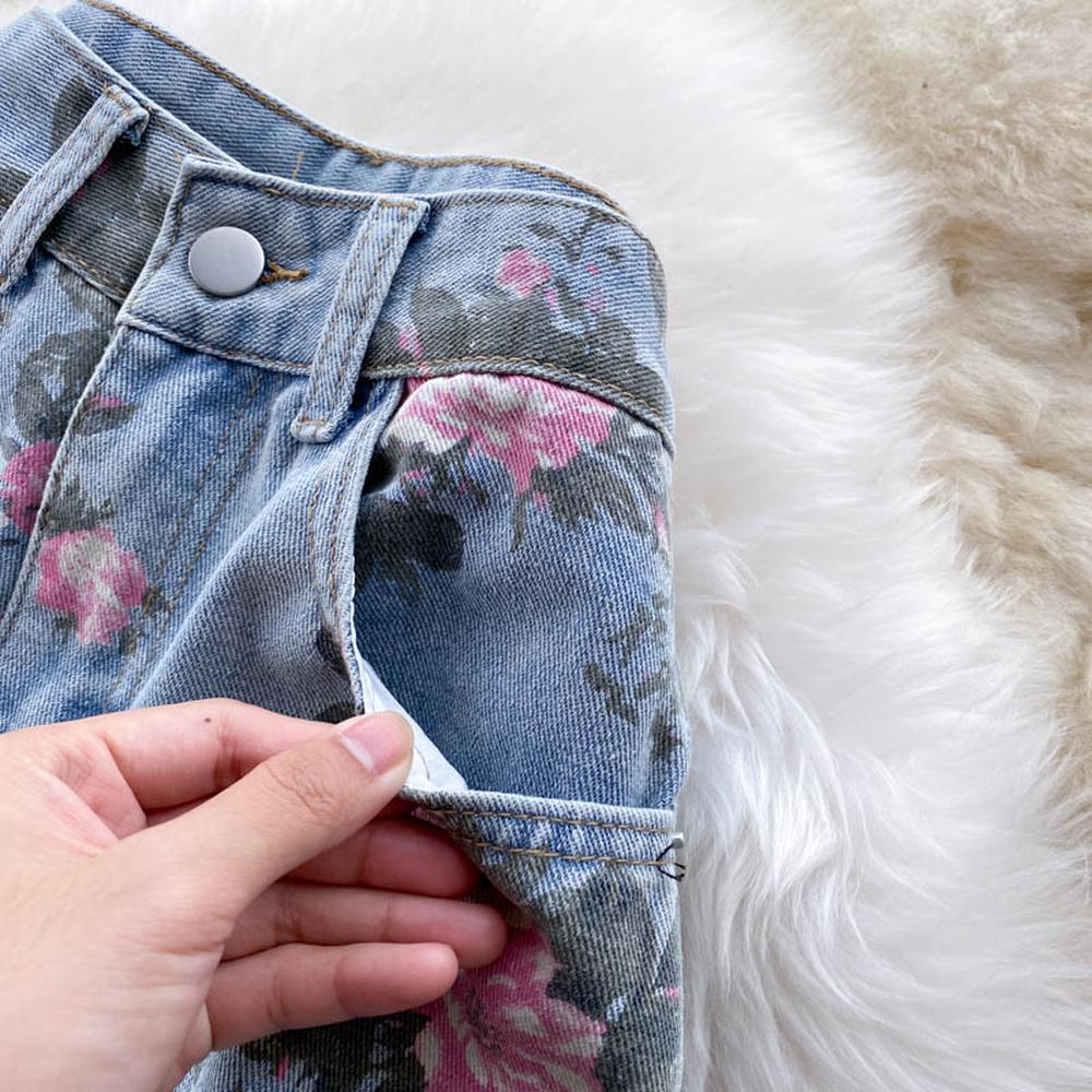 Damen Jeanshose mit weitem Bein und Rosen-Print, Blau AR1016