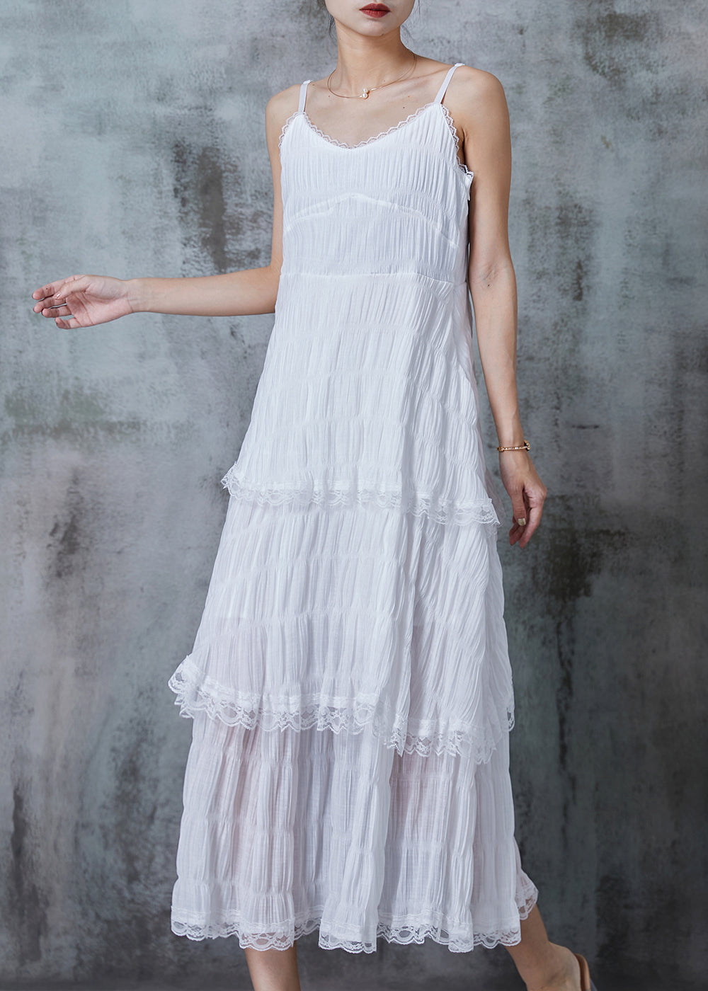 Robe blanche à bretelles spaghetti en coton patchwork froissée pour l'été QA1024