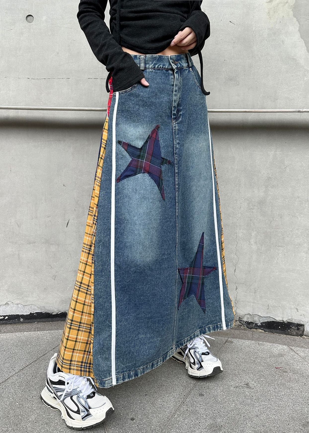 Jupes en jean jaunes à taille haute et boutons à carreaux