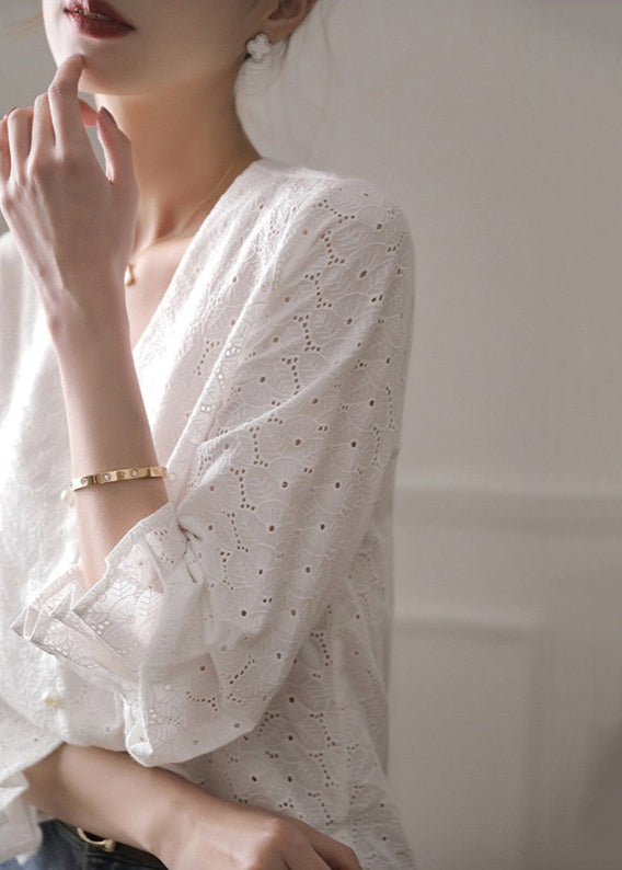 Flare Out French Hollow Weißes Baumwolltop mit V-Ausschnitt und Stickerei