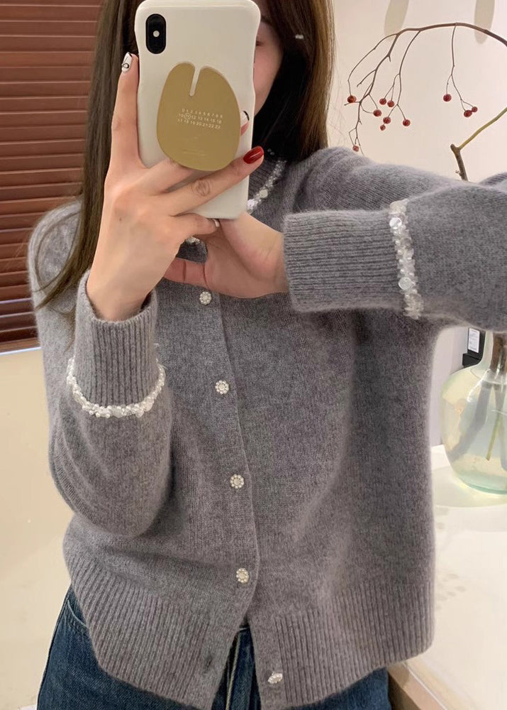 Französische blaue O-Ausschnitt-Strickjacke mit handgefertigten Nagelperlen für Herbst QC039