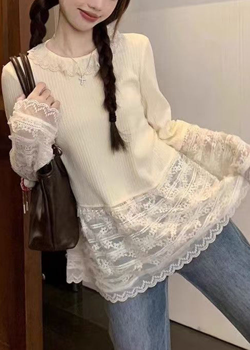 T-Shirt mit Patchwork-Knopfleiste und Frühlingsspitze in Beige
