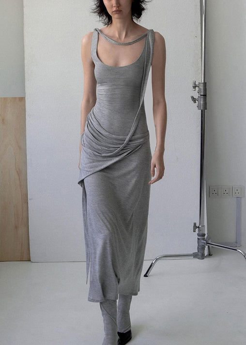 Solides graues Baumwoll-Kunstkleid mit Spaghettiträgern, faltig, ärmellos