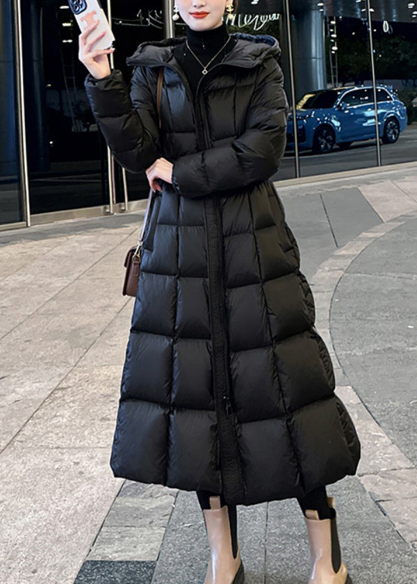 Schöner schwarzer Winterparka mit Kapuze und Taschen, schmale Passform, mit feiner Baumwollfüllung, TD042