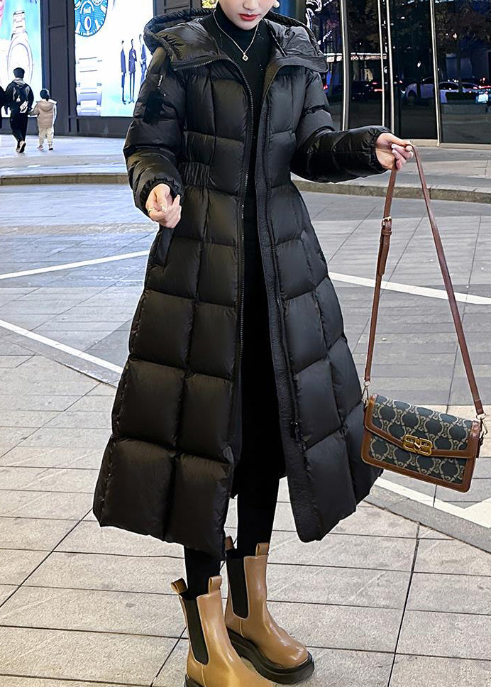 Schöner schwarzer Winterparka mit Kapuze und Taschen, schmale Passform, mit feiner Baumwollfüllung, TD042