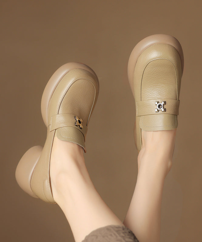 Schwarze, klobige Loafer-Schuhe aus Schaffell mit schickem Spleißen QK053