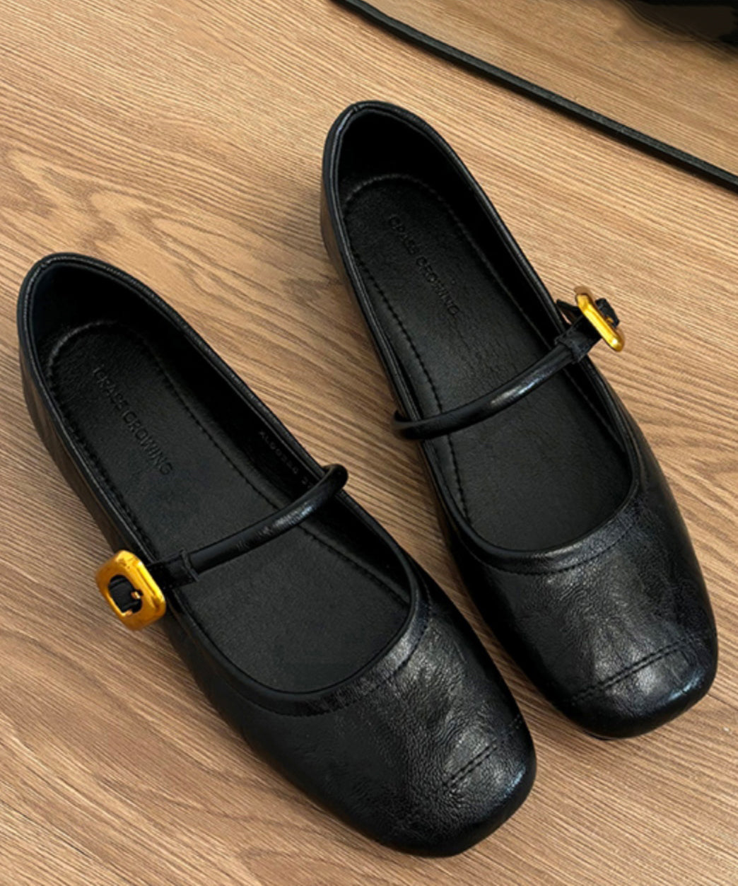 Chaussures plates chics en cuir de vache pour femmes noires