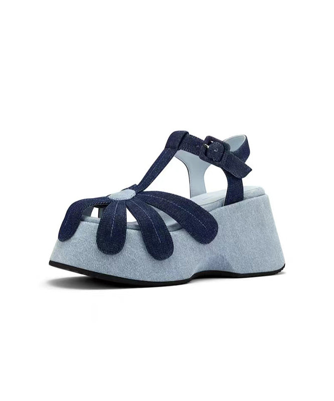 Sandales compensées en tissu bleu à la mode avec épissure en denim ajouré