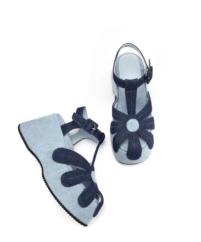 Sandales compensées en tissu bleu à la mode avec épissure en denim ajouré