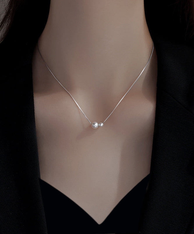 Boutique Seiden-Perlenkette aus SterlingsilberFeine Seiden-Sterlingsilber-Halskette mit Schleierkraut-Anhänger ET002