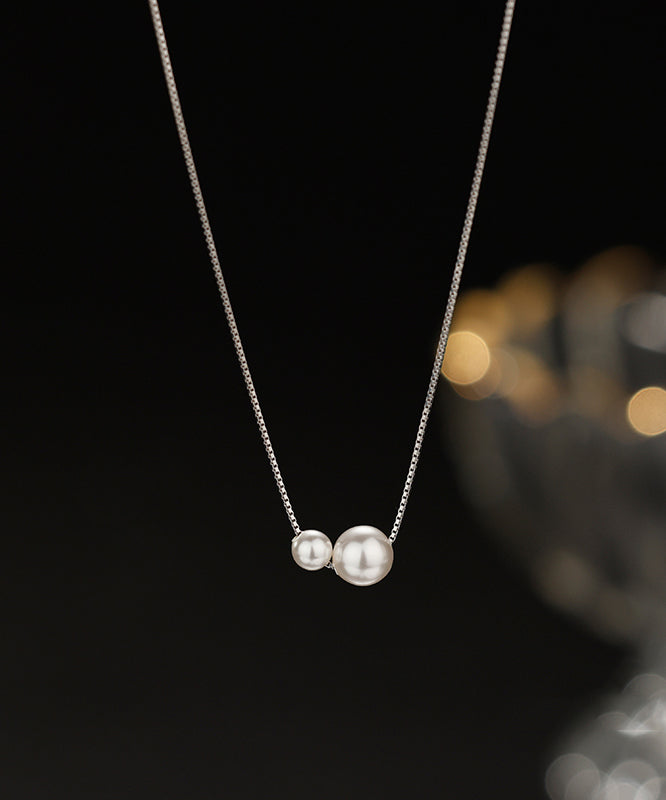Boutique Seiden-Perlenkette aus SterlingsilberFeine Seiden-Sterlingsilber-Halskette mit Schleierkraut-Anhänger ET002