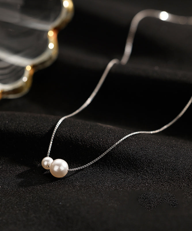 Boutique Seiden-Perlenkette aus SterlingsilberFeine Seiden-Sterlingsilber-Halskette mit Schleierkraut-Anhänger ET002