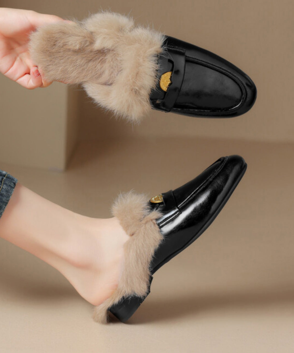 Mocassins en cuir de vachette marron doublés de laine pelucheuse OM018