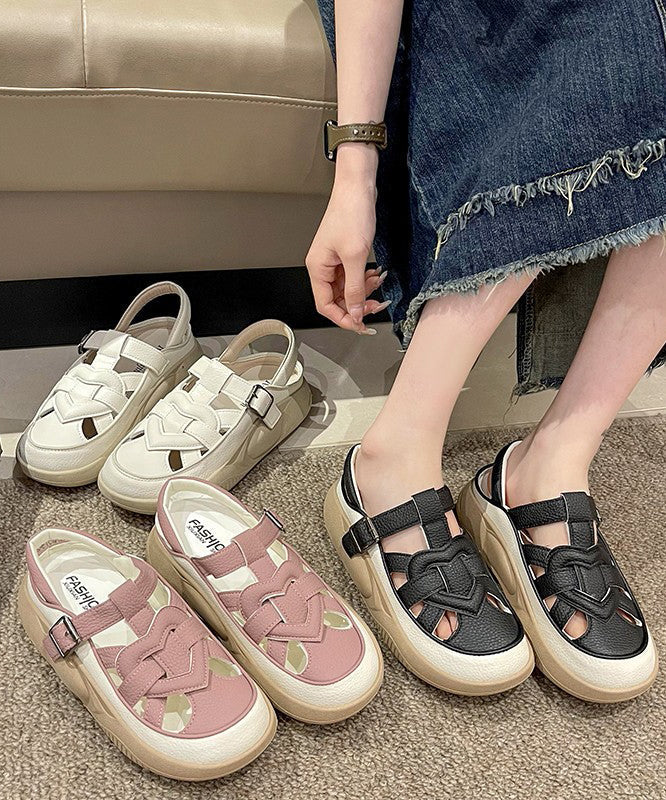 Lässige rote, ausgehöhlte Plateau-Sandalen mit flachem Absatz, Spleißen QK048