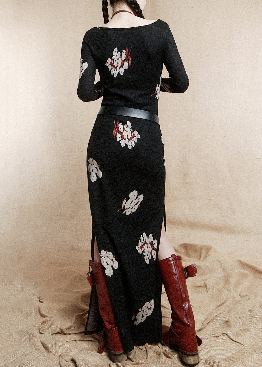 Schickes schwarzes, beidseitig mit Perlen verziertes Baumwollkleid mit langen Ärmeln KK074