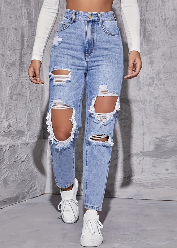 Pantalon court bleu chic en denim avec poches à la taille et trous pour l'été