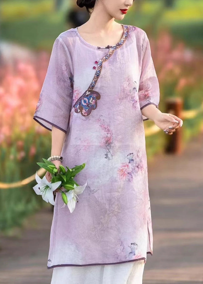 Besticktes Kleid im Rosa-Sommer-Leinen-Stil, seitlich offen