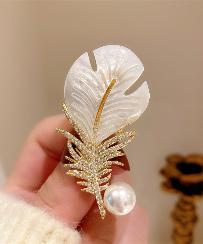Jolie broche coquillage en cuivre blanc et zircone YA051