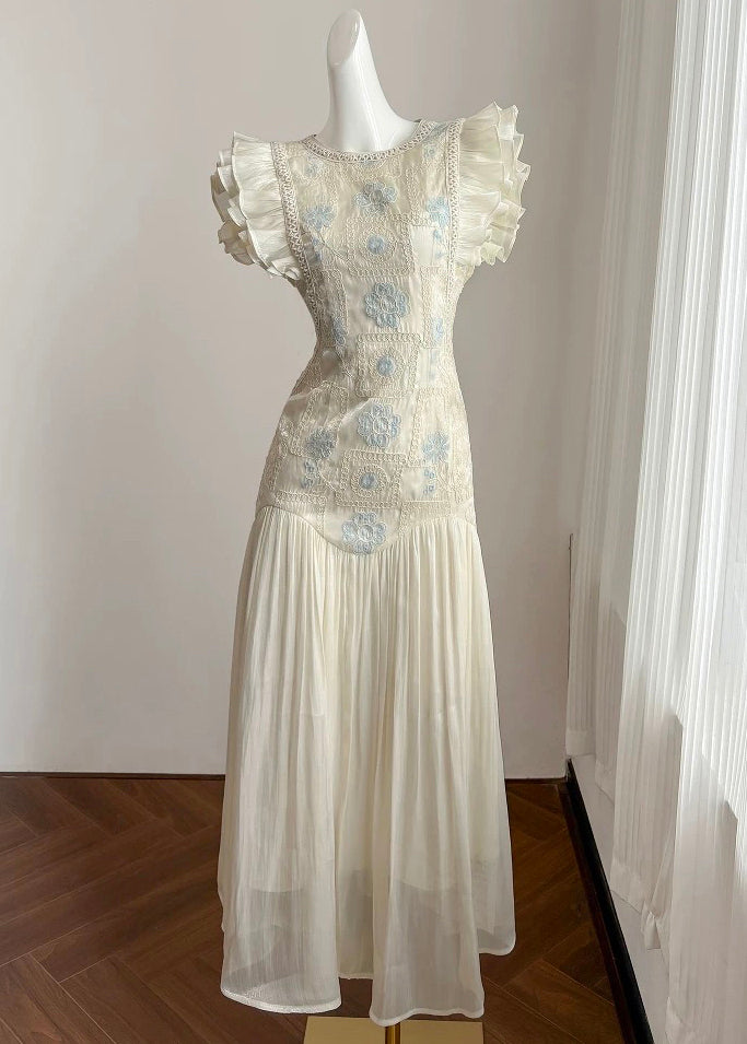 Elegantes, besticktes Patchwork-Kleid in Aprikosenfarbe