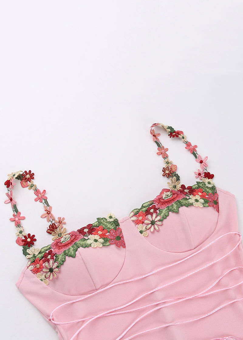 Elegantes Patchworkkleid mit Blumenmuster und Spaghettiträgern in Rosa