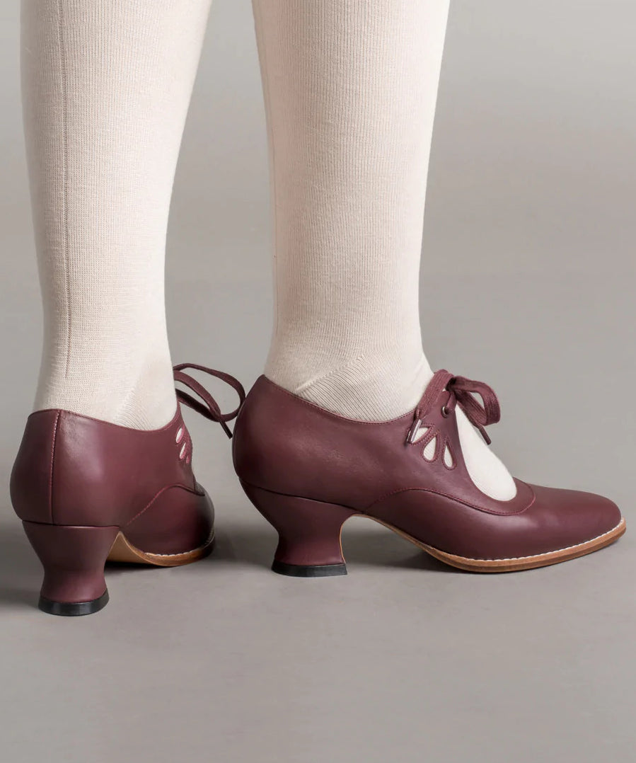 High Heels im europäischen und amerikanischen Stil mit spitzer Spitze und Schnürung UU009