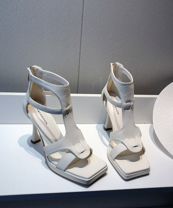 Sandales à bout ouvert noires à talons hauts et à épissures creuses