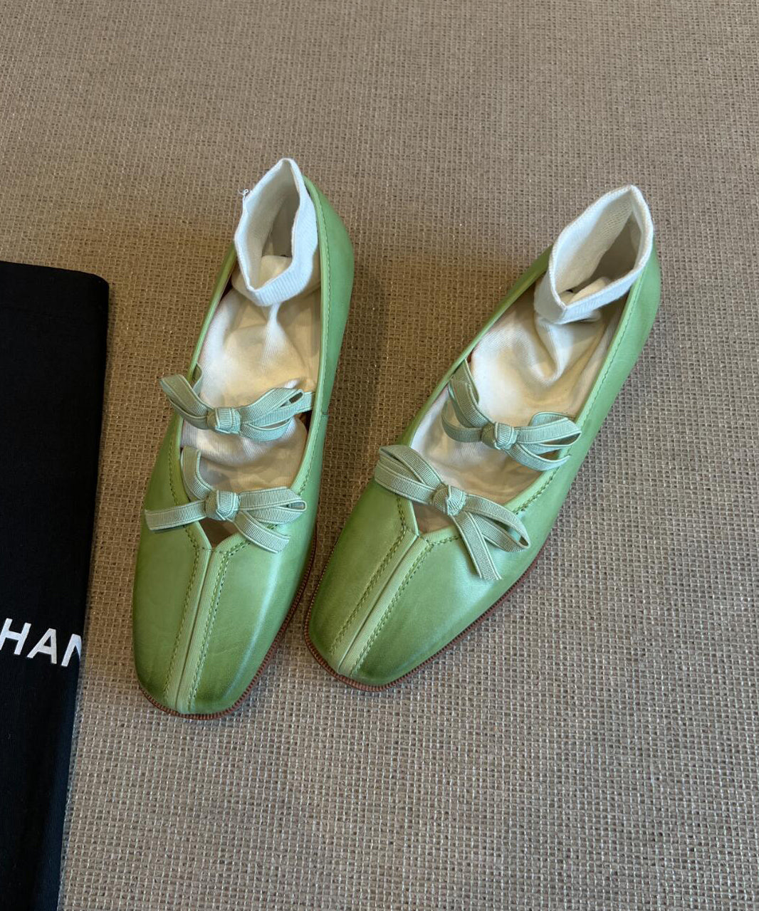 Chaussures plates en peau de mouton verte fine et confortable avec nœud
