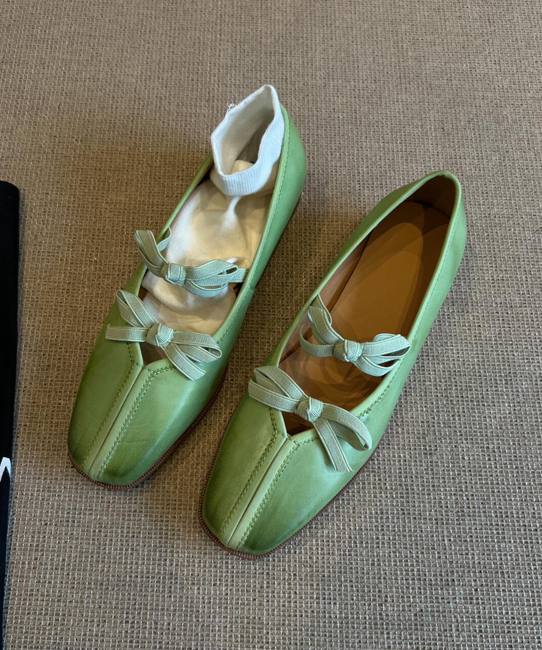 Chaussures plates en peau de mouton verte fine et confortable avec nœud