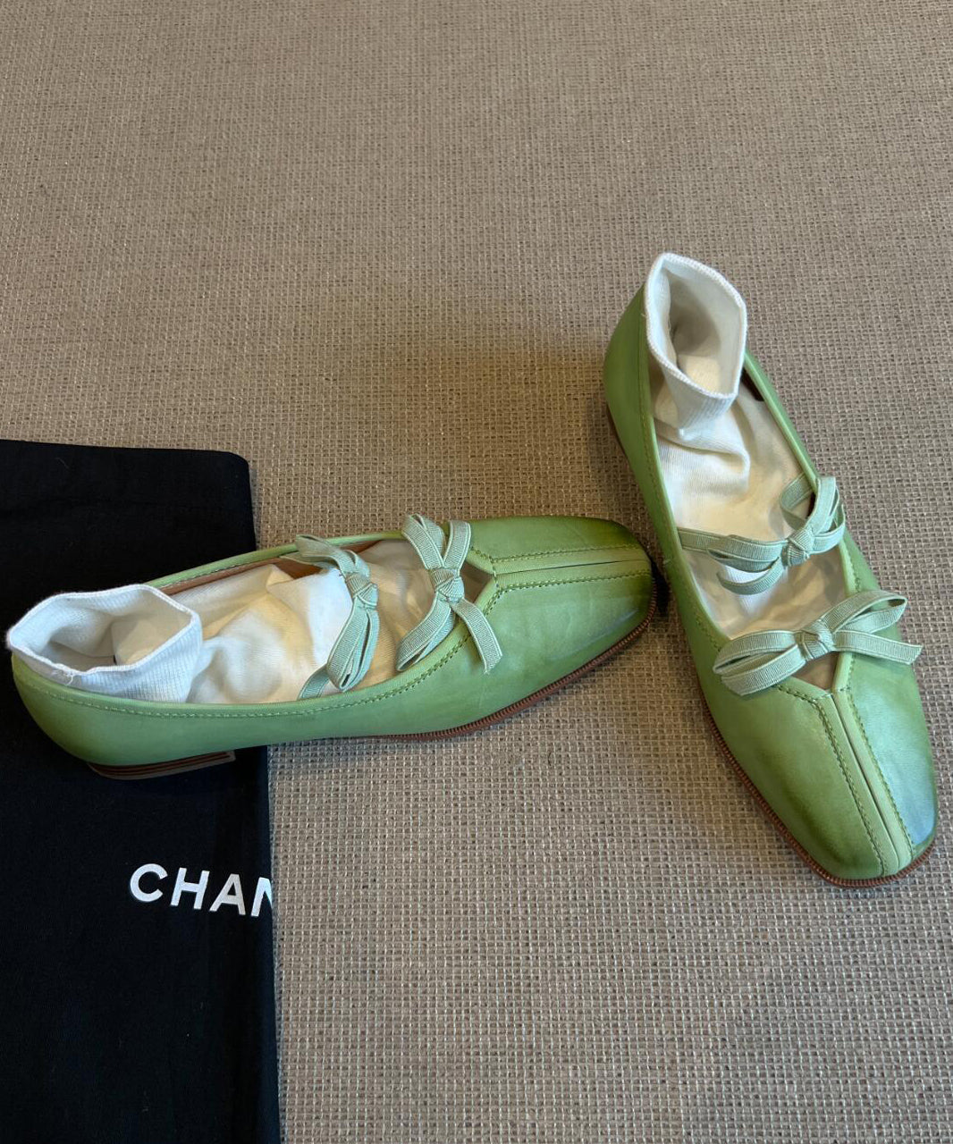 Chaussures plates en peau de mouton verte fine et confortable avec nœud