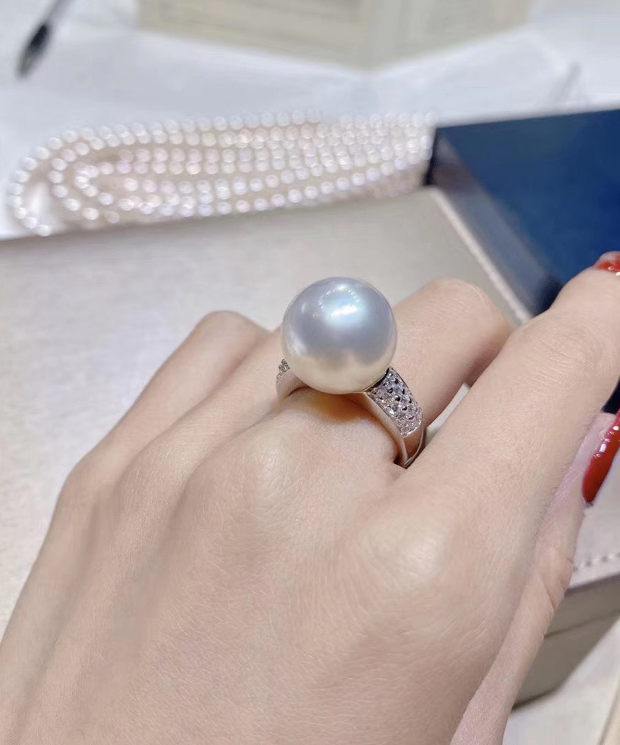 Feine weiße 14K vergoldete Perlenringe QI050