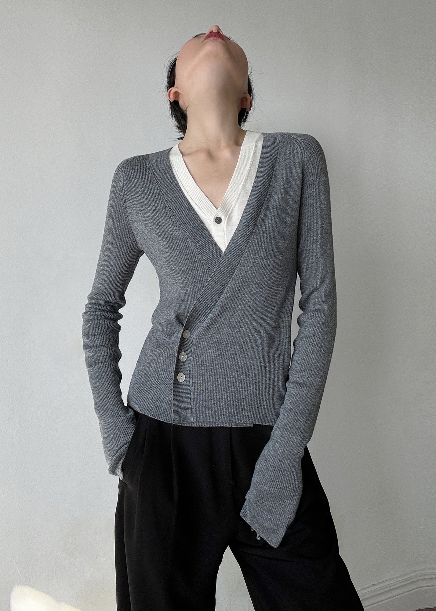 Ensemble deux pièces en tricot noir ajusté à col en V et design asymétrique, printemps TY027