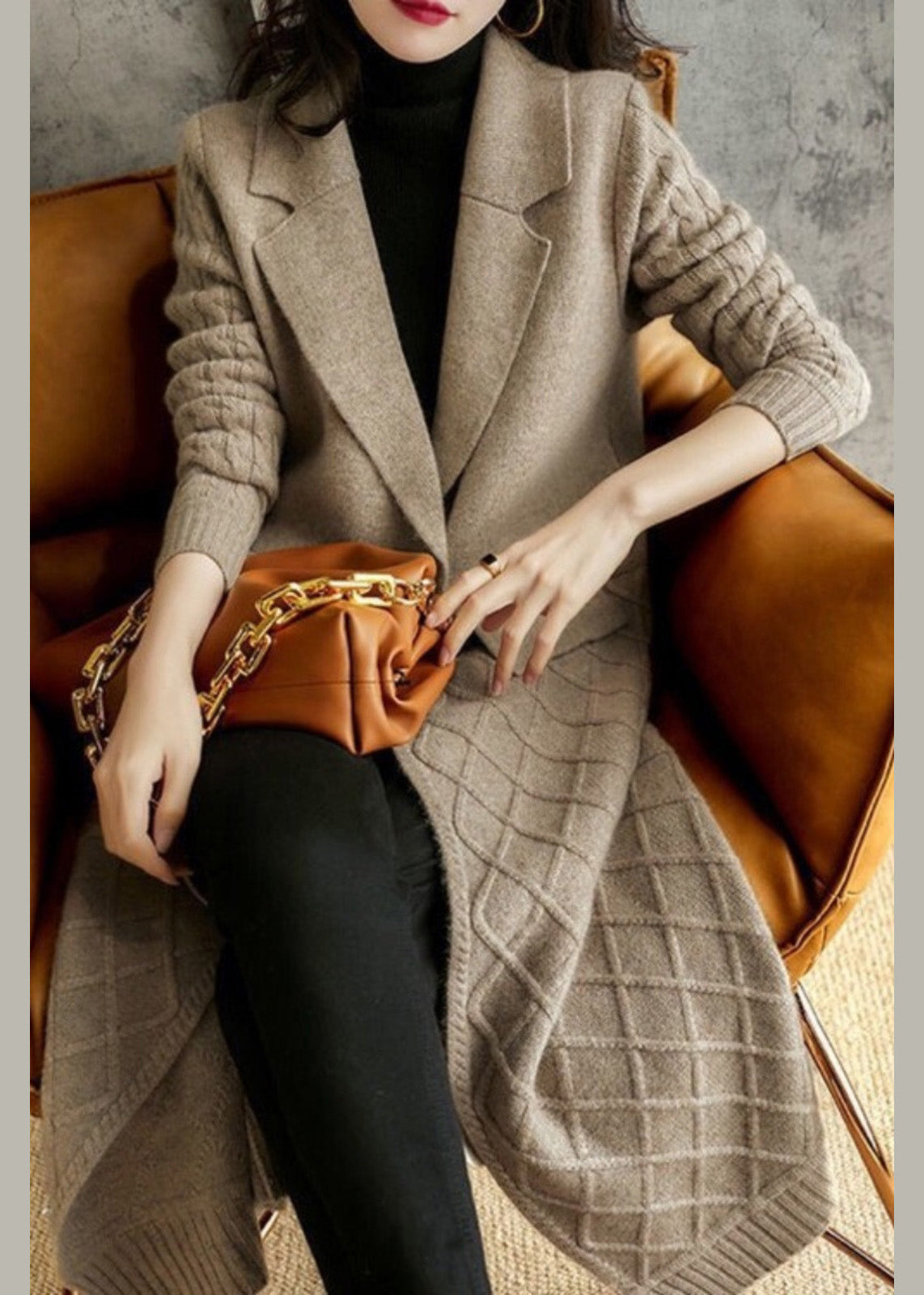 Taillierter grauer Maximantel aus dickem Wollstrick mit Einkerbungen, Winter, RP004