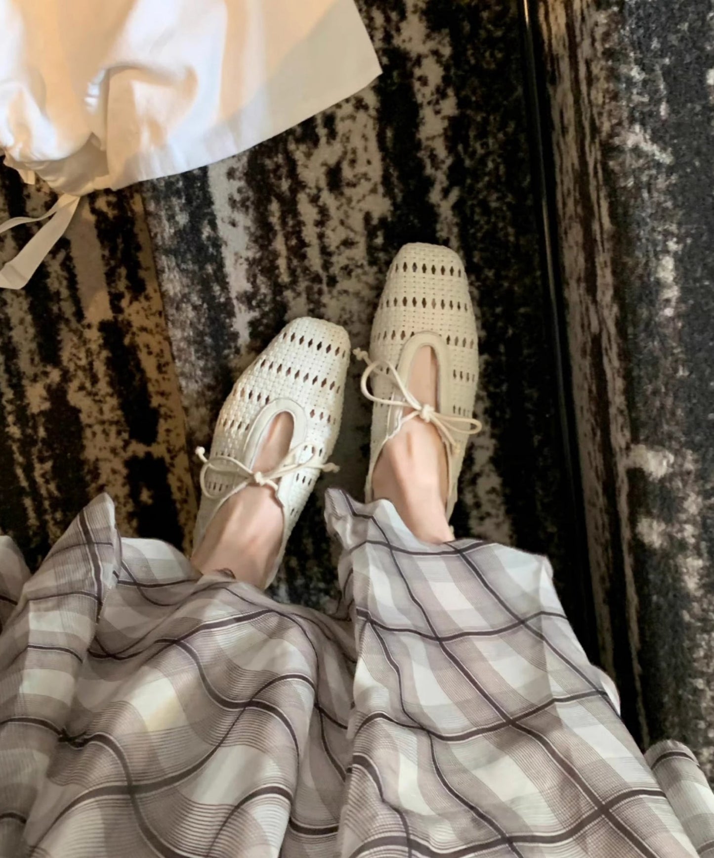 Sandales en peau de mouton française beige avec nœud et épissure creuse