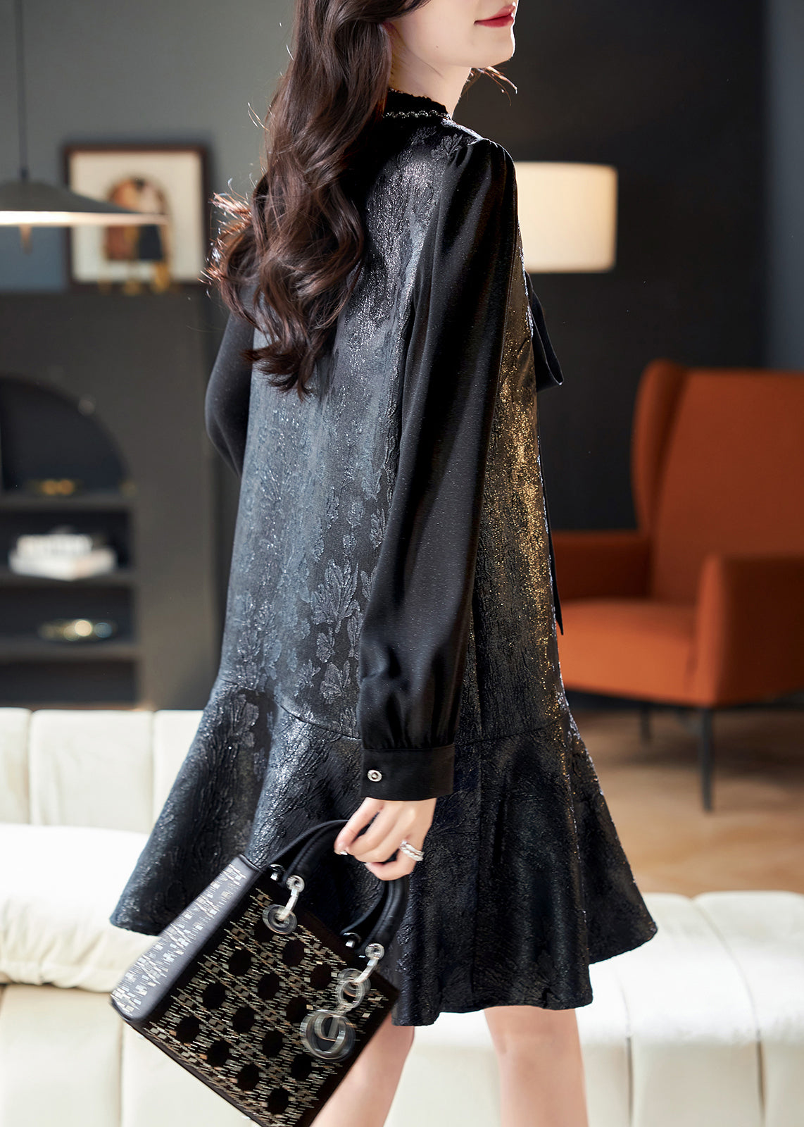 Robe mi-longue en soie noire à col en V et volants, style vacances, printemps TE039