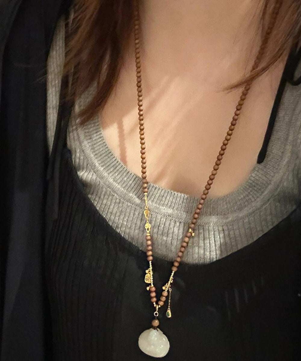 Handgemachte Halskette mit Anhänger aus braunem Sterlingsilber mit Sandelholzperlen YI040